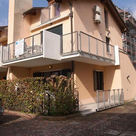 Appartamenti Villa Paola-Pochi Passi Dal Mare-Zona Piazza Aurora-리도 디 예솔로 외부 사진