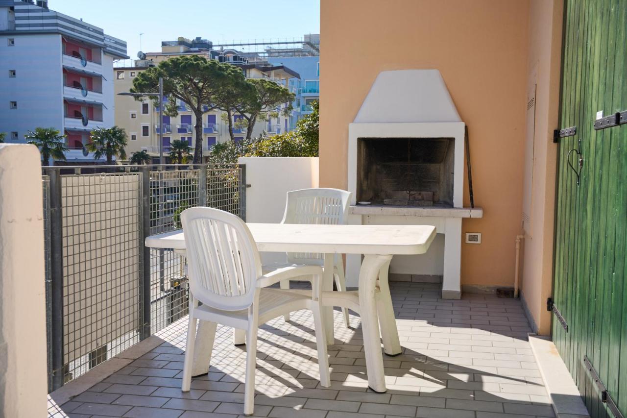 Appartamenti Villa Paola-Pochi Passi Dal Mare-Zona Piazza Aurora-리도 디 예솔로 외부 사진