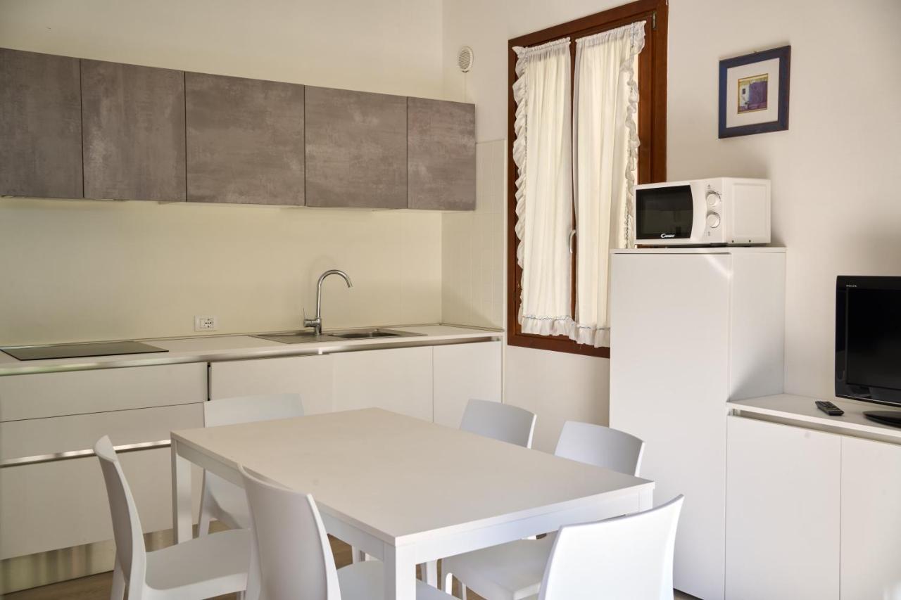 Appartamenti Villa Paola-Pochi Passi Dal Mare-Zona Piazza Aurora-리도 디 예솔로 외부 사진