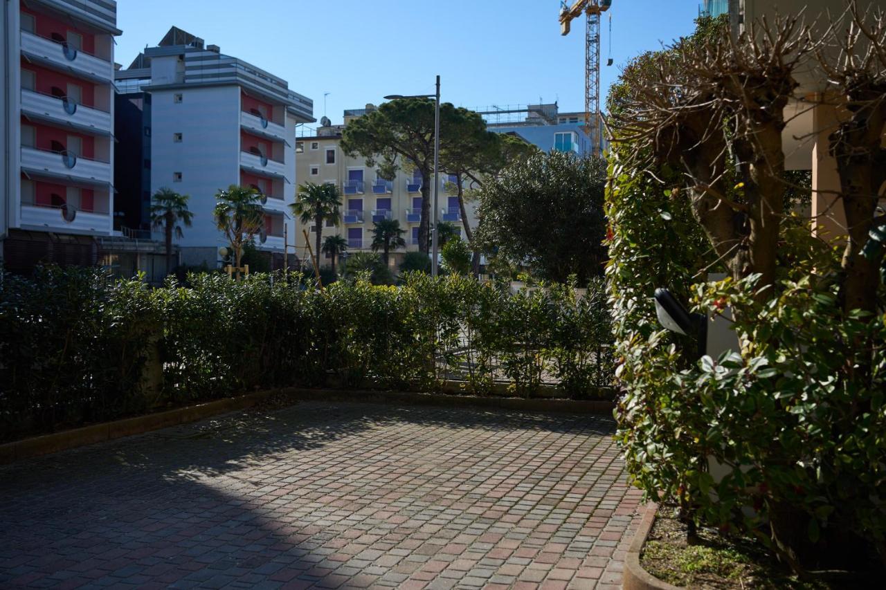 Appartamenti Villa Paola-Pochi Passi Dal Mare-Zona Piazza Aurora-리도 디 예솔로 외부 사진