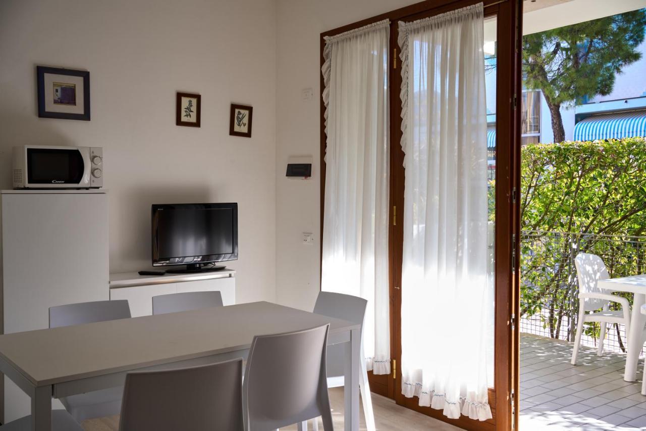 Appartamenti Villa Paola-Pochi Passi Dal Mare-Zona Piazza Aurora-리도 디 예솔로 외부 사진
