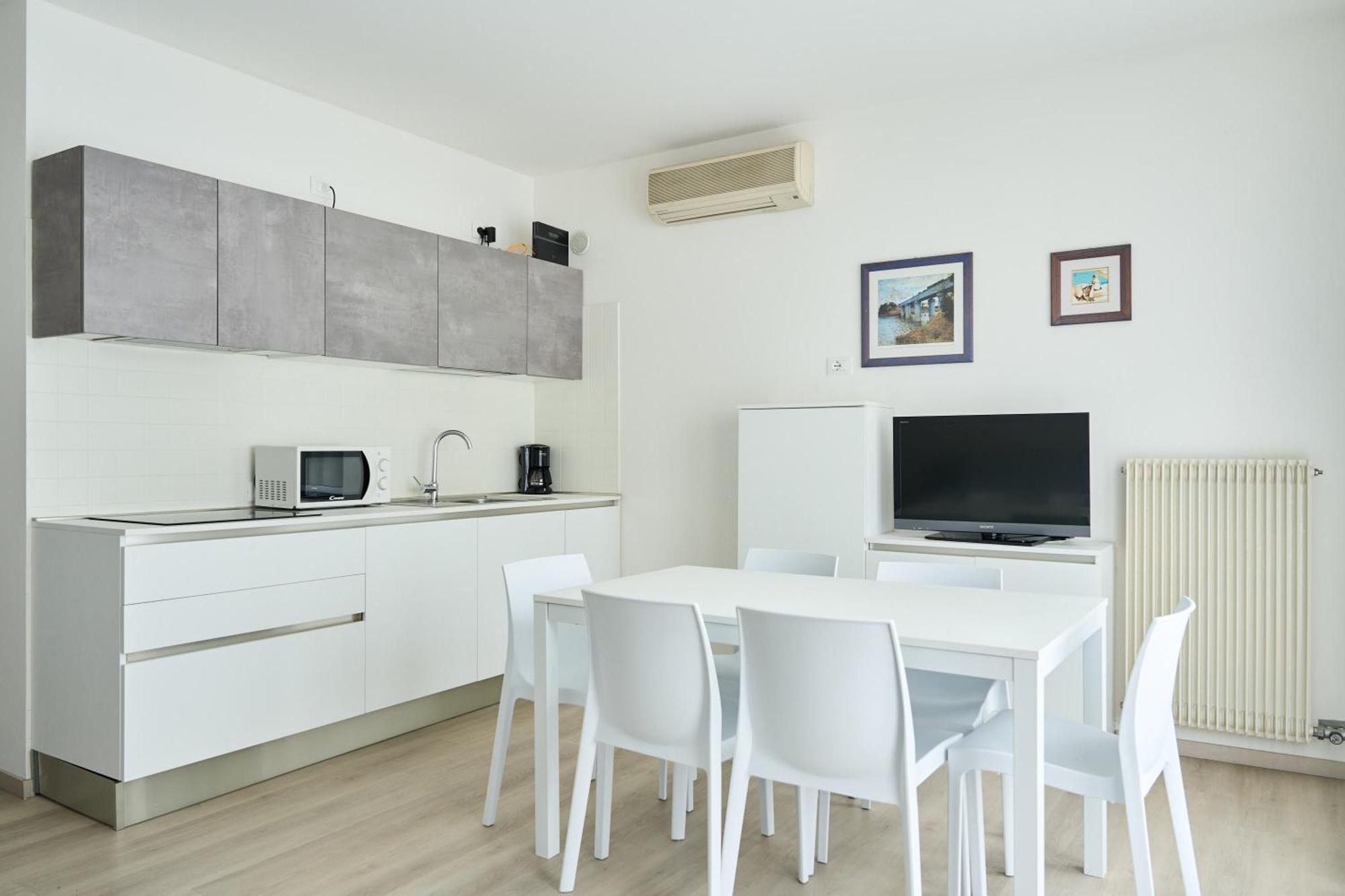 Appartamenti Villa Paola-Pochi Passi Dal Mare-Zona Piazza Aurora-리도 디 예솔로 외부 사진