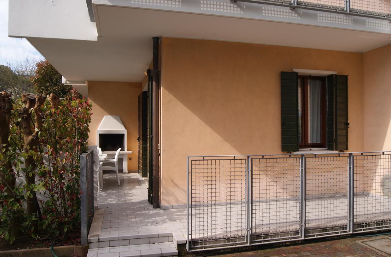 Appartamenti Villa Paola-Pochi Passi Dal Mare-Zona Piazza Aurora-리도 디 예솔로 외부 사진